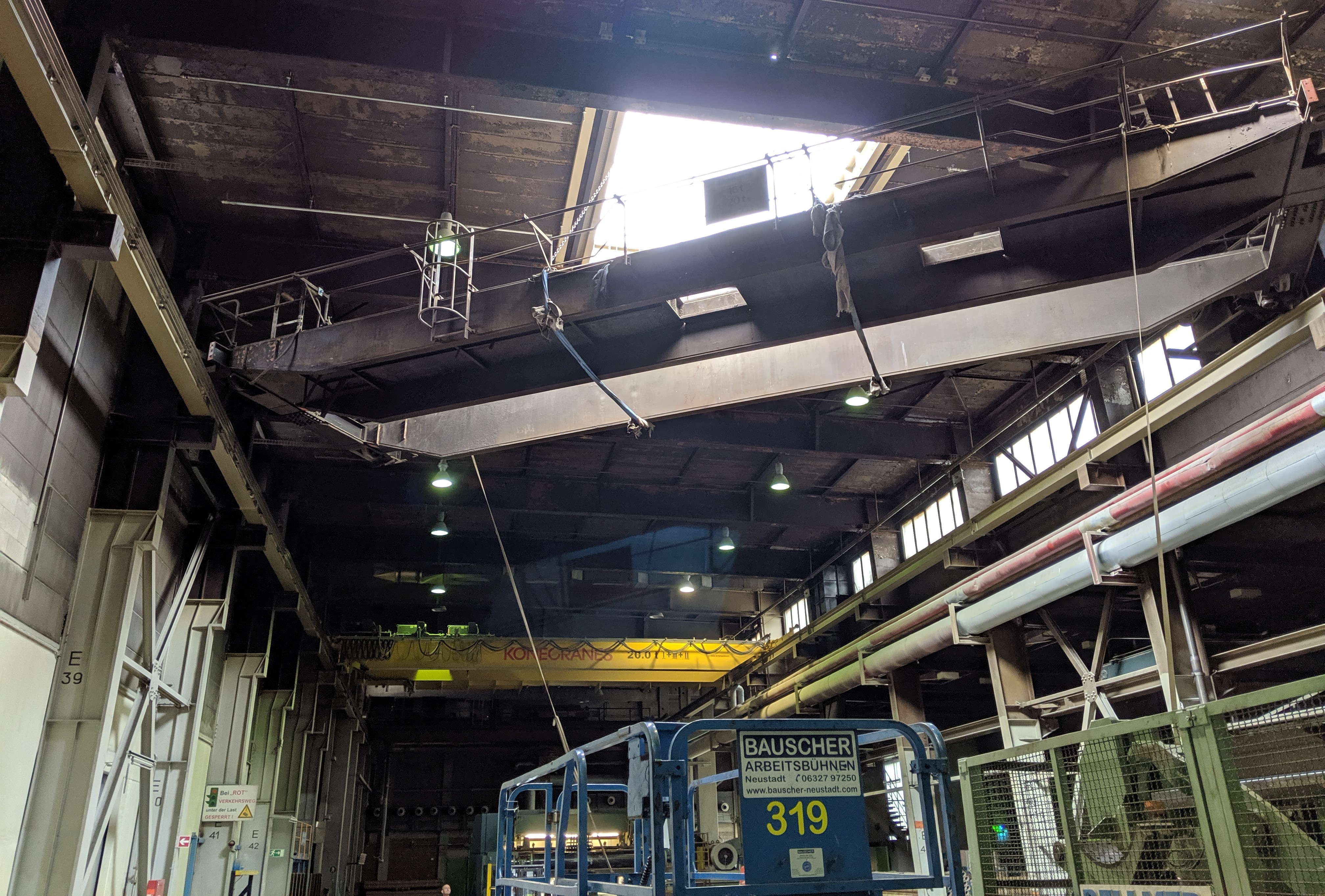 Demontage Kran mit drei Brücken und Spezialhubwerk