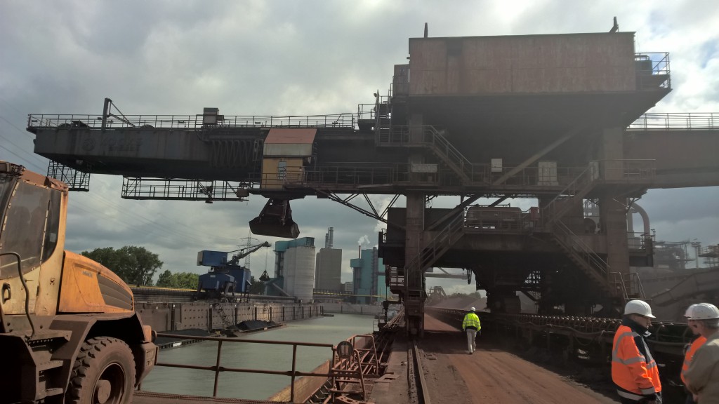 Schiffsentlader Hafen Duisburg