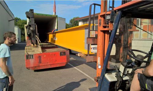 Krane nach Pakistan Peru Bahrein