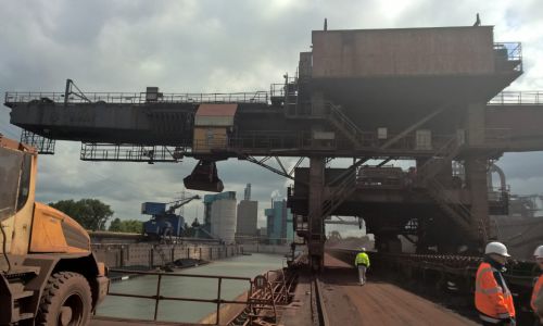 Schiffsentlader Hafen Duisburg