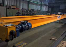 Zweiträgerbrückenkran in der Fertigung, Werkhalle Oberboihingen