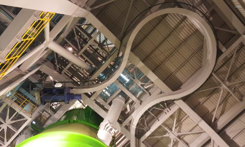 Montage im Zementwerk an der Elfenbeinküste